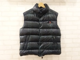 モンクレールの並行 CORBIER タータンチェック ダウンベストの買取実績です。
