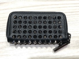 クリスチャンルブタンの黒　スタッズ　キーケース　ユニセックスの買取実績です。