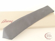 エコスタイルで、ブリオーニのマイクロ柄シルクネクタイを買取りました。
