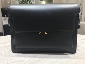 マルニの黒　トランクバッグ　ショルダーバッグ　レディースの買取実績です。