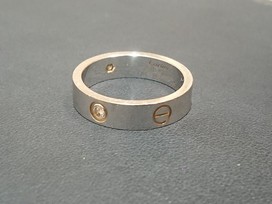 カルティエの750 ハーフダイヤ ラブリングの買取実績です。