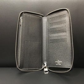 ルイヴィトンのダミエグラフィット ジッピーウォレット ヴェルティカル(M63095) 長財布の買取実績です。