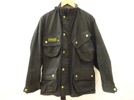 バブアーの黒　正規　インターナショナルジャケットの買取実績です。