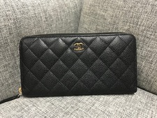 シャネル(CHANEL)の状態の良いキャビアスキンのマトラッセラウンドジップ長財布を買取いたしました。新宿三丁目店です。状態は傷などなく綺麗なお品物です。