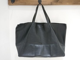 セリーヌの黒 カバ トートバッグの買取実績です。
