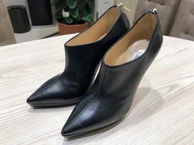 ジミーチュウの黒　ブーティ　レディースの買取実績です。