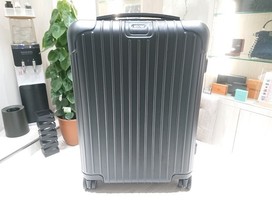 リモワのサルサ 4輪 マルチホイールキャリーケース　810.52の買取実績です。