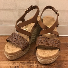 銀座本店でサルバトーレフェラガモ(Salvatore Ferragamo)のパンチング加工 ウェッジソールサンダルをお買取させていただきました。状態は傷や汚れ等なく綺麗なお品物でございます。