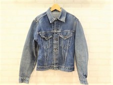 銀座本店にてリーバイス(Levi's)の60年代557XX3rdデニムジャケットを買取致しました。状態は襟に破れがあるお品物です。