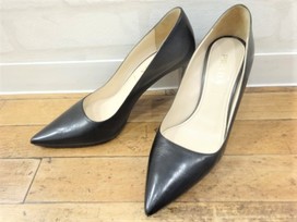 プラダの黒　レザー　ピンヒールパンプスの買取実績です。