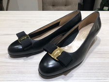 渋谷店では、サルヴァトーレフェラガモ(Salvatore Ferragamo)の靴を買取ました。状態は綺麗な状態です。