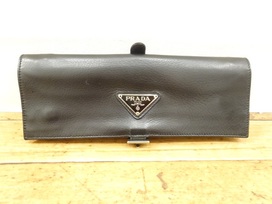 プラダのレザー ジュエリー ケースの買取実績です。