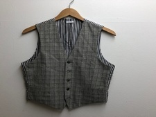 浜松鴨江店にて、トムブラウン（THOM BROWNE）の15年　グレー　ハウンドトゥース柄　ジレ（通常使用品）を買取致しました。状態は通常使用感があるお品物です。