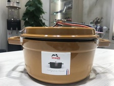 渋谷店でストウブ(staub)のラウンド鍋を買取ました。状態は未使用のお品物です