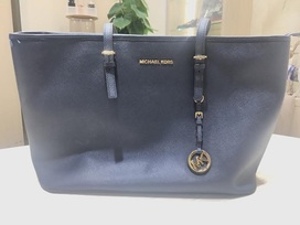 マイケルコースの青 JET SET TRAVEL トップジップトートバッグの買取実績です。