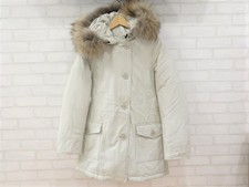 銀座本店にてウールリッチ(WOOLRICH)の1702099アークティックパーカーを買取致しました。状態は多少の汚れがあるお品物です。