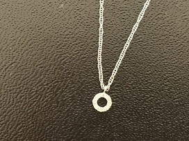 アガットのK18WG 新月モチーフネックレスの買取実績です。