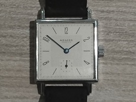 ノモスのTT1A1W1 テトラ 手巻き腕時計の買取実績です。