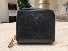 渋谷店では、イヴサンローラン（Yves Saint-Laurent）の財布を買取ました。状態は目立つ傷汚れはございません。