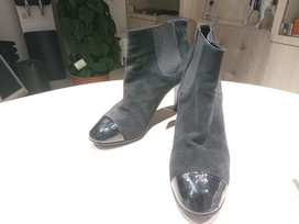 シャネルのパテントトゥ　スエード サイドゴアブーティの買取実績です。