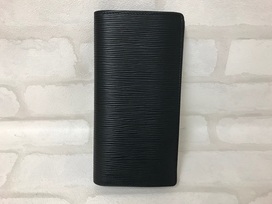 ルイヴィトンのエピ　18年　ポルトフォイユ・ブラザ　M60622の買取実績です。