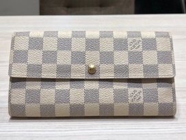 ルイヴィトンのダミエアズール　07年製　ポルトフォイユサラ　長財布の買取実績です。