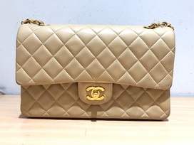 シャネルのベージュ　マトラッセ　G金具　ラムスキン　ショルダーバッグ　レディースの買取実績です。