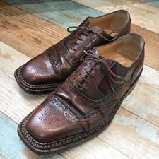 サントーニ(santoni)の通常使用感のあるウイングチップシューズを買取致しました。新宿三丁目です。状態は通常使用感のあるお品物です。