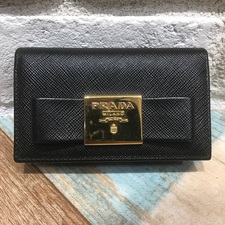 新宿三丁目店でプラダ（PRADA）の1MC122 サフィアーノ リボンカードケースをお買取させていただきました。状態は傷などなく非常に綺麗なお品物でございます。