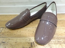 レペット(Repetto)のボルドーエナメルラバーソ―ルダンスシューズを買取致しました。です。状態は傷などなく非常に良い状態のお品物です。