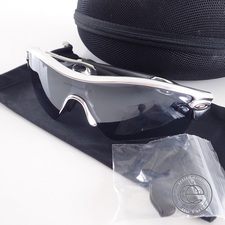 オークリーのレーダーパス スポーツサングラス買取。オークリー売るならエコスタイルへ状態はレンズに小キズのある中古品