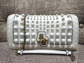 ボッテガ・ヴェネタのミスト スフィア クラッチ ノット ショルダーバッグの買取実績です。