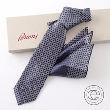 エコスタイルで、ブリオーニの未使用のチーフ付きネクタイを買取りました。