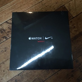 アップルウォッチの38mmスペースグレイアルミニウムケース　Nikeスポーツループの買取実績です。