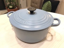 渋谷店では、ルクルーゼ（LE CREUSET）のココットロンドを買取ました。状態は使用済みですが、目立つ傷はございません。