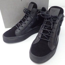 ジュゼッペザノッティ(giuseppe zanotti)のレザー×スウェードハイカットスニーカーをお買取りさせていただきました。です。状態は状態のよい中古品になります。