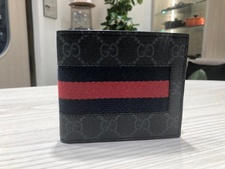 渋谷店では、グッチ（GUCCI）のGGスプリームの財布を買取ました。状態は目立つ傷汚れはございません。