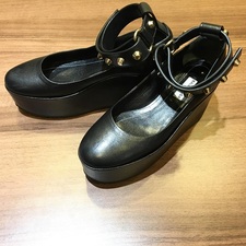 バレンシアガの珍しいパンプスを新宿店でお買取りしました。状態は美品になります。