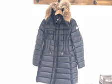 渋谷店では、モンクレール（MONCLER）のエルミファーを買取ました。状態は着用感は全くありません。