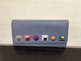 フェンディの8M0365　スタッズチェーンウォレットの買取実績です。