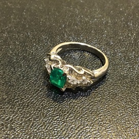 エメラルドの1.06ct　エメラルドリングの買取実績です。