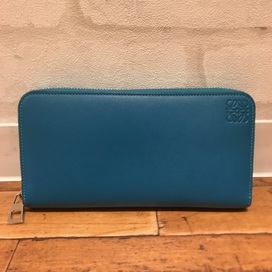 ロエベのアナグラム ラウンドジップウォレットの買取実績です。