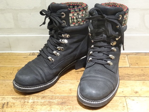 シャネルのツイード×レザー トレッキング ブーツを買取致しました  