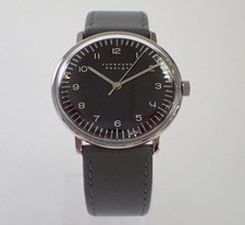 ユンハンスのマックス・ビル バイ ユンハンス ハンドワインド 手巻き腕時計を買取しました。新宿伊勢丹から徒歩30秒、新宿三丁目店です。状態は未使用品です。