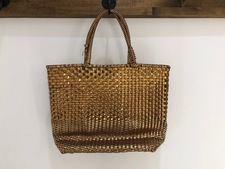 エコスタイル渋谷店では、アンテプリマのワイヤーバッグを買取ました。状態はワイヤー特有の匂いが発生しています。