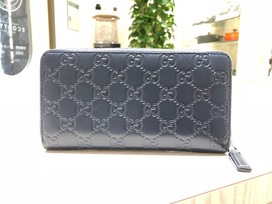 グッチのネイビー　グッチシマ　ラウンドファスナー　長財布の買取実績です。