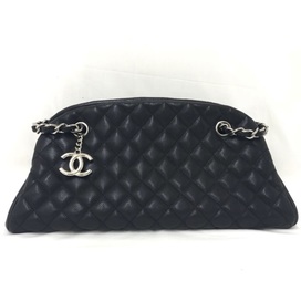 シャネルの15番台 パリビアリッツ ボーリングバッグの買取実績です。