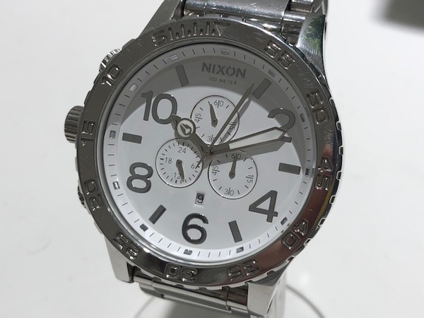 ニクソンの白文字盤　SSケース　THE51-30　クロノグラフ　腕時計の買取実績です。
