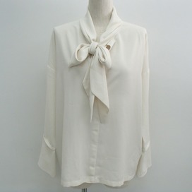 セオリーの17AW Shallow GGT Scarf Shirt B ボウタイブラウスの買取実績です。