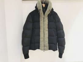 モンクレールのMONTMEDY ライナー付き ボアダウンジャケット ※変色ありの買取実績です。